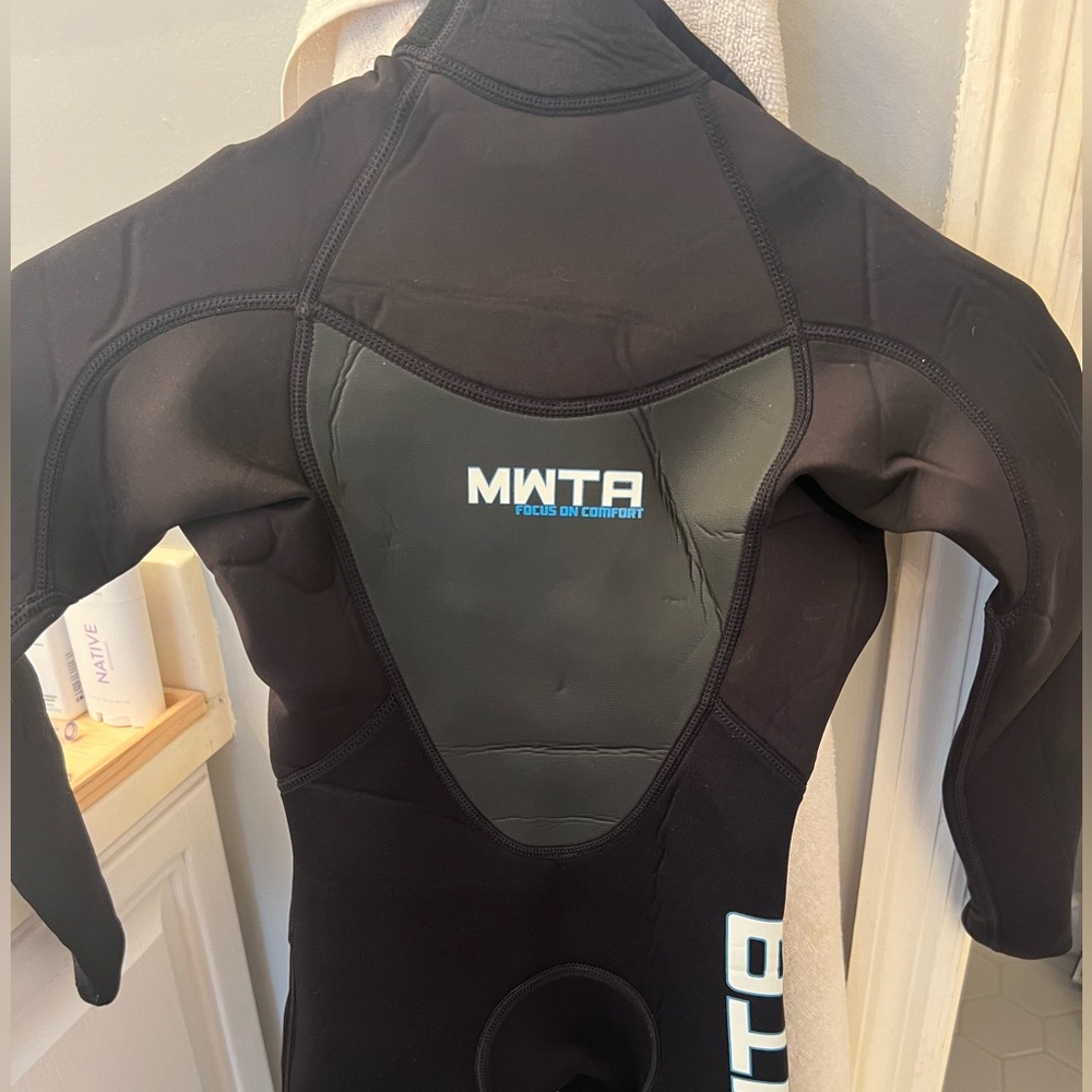 Child’s Wetsuit - Picture 2 of 2